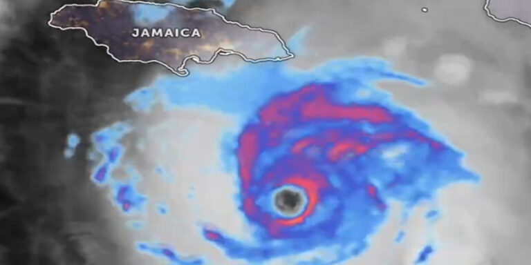 Huracán Melissa alcanza la categoría 4