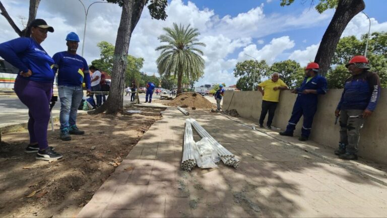 Avanzan la rehabilitación de la Plaza Siete