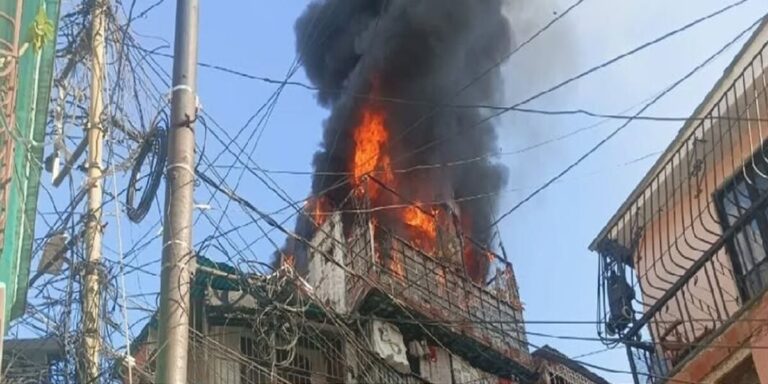Incendio consumió una vivienda en Caracas