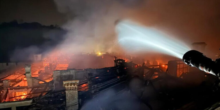 Incendio destruye un histórico monasterio en Italia