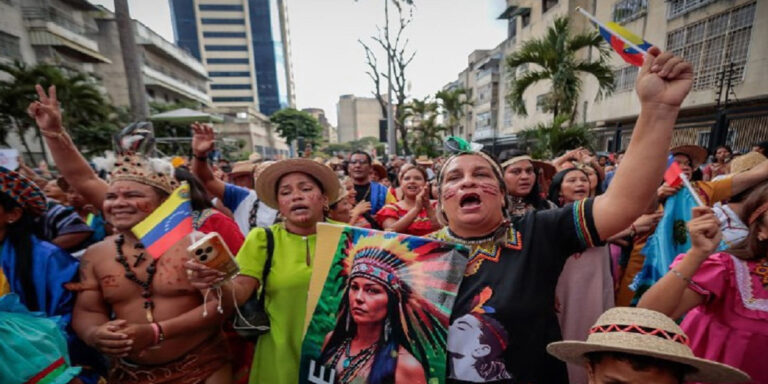 Pueblo honra Día de la Resistencia Indígena con gran marcha en Caracas