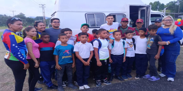 Reactivan transporte escolar para más de 800 estudiantes en Punceres