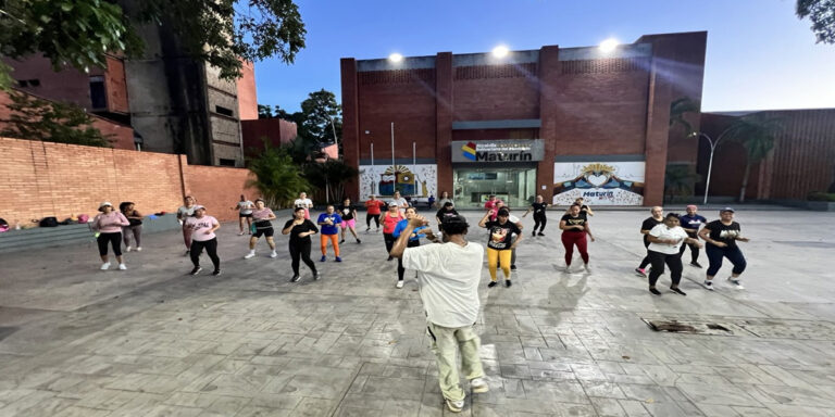 El Balancín se mueve al ritmo de la bailoterapia