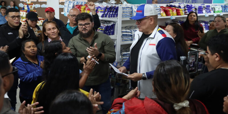 Inició despliegue alimentario en el Hiper Pdval “José Tadeo Monagas”