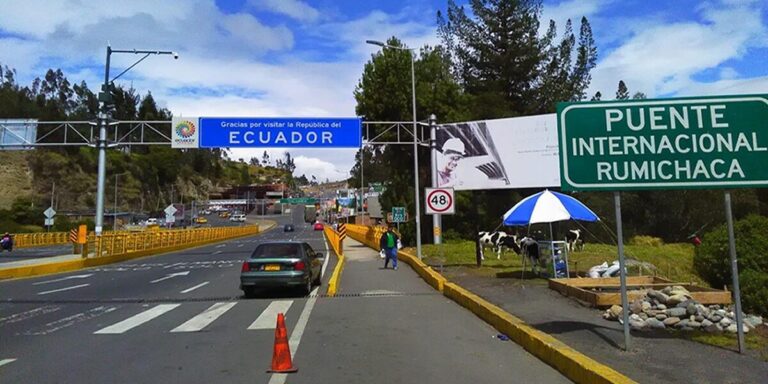 Ecuador restringe sus pasos fronterizos con Perú y Colombia