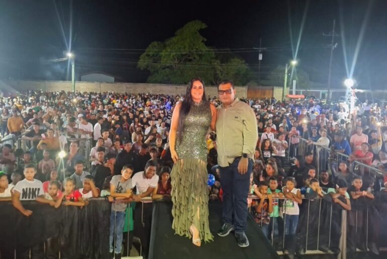 Chaguaramas resplandeció en el encendido de la navidad